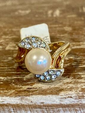 Vintage American Ring Co. Gold Plated Faux Pearl & Rhinestone Ring Size 6 NOS